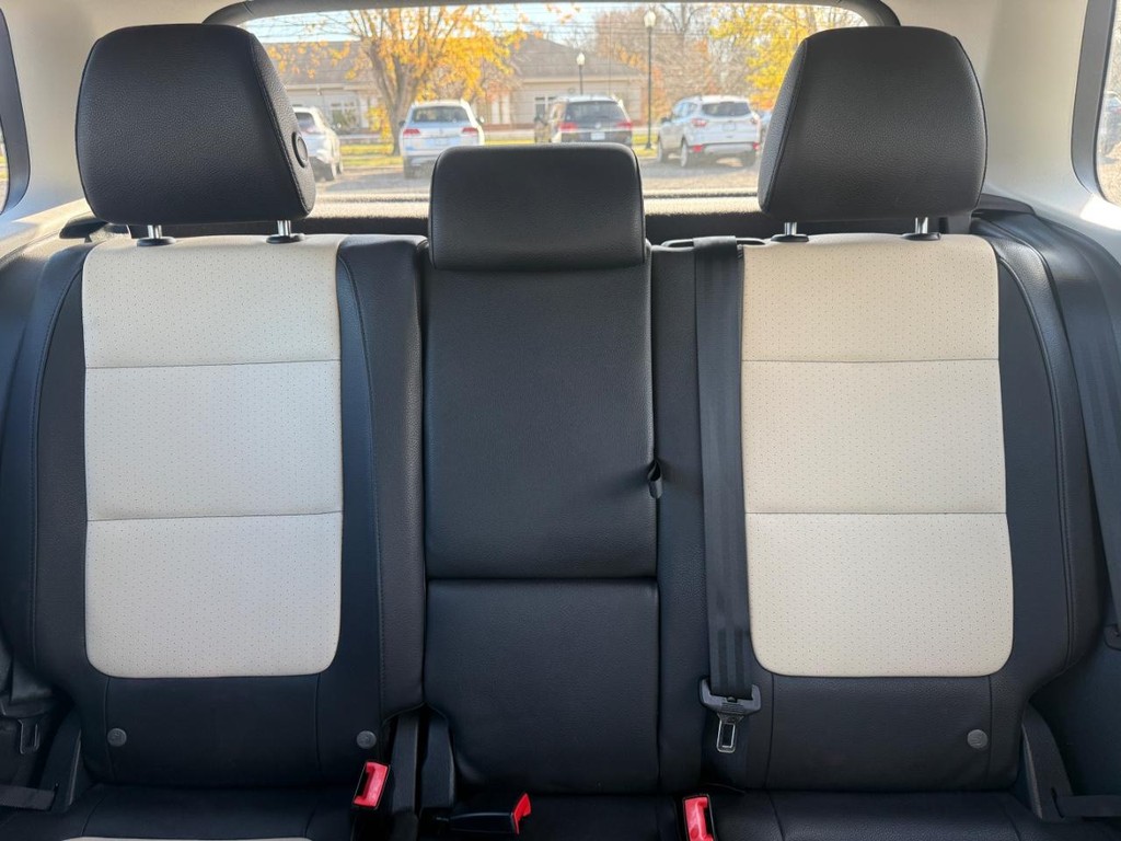 Volkswagen Tiguan Vehicle Full-screen Gallery Image 08