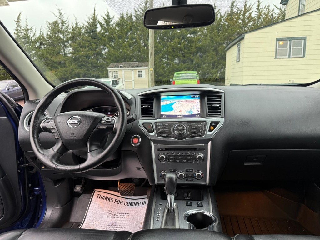 Nissan Pathfinder Vehicle Full-screen Gallery Image 08