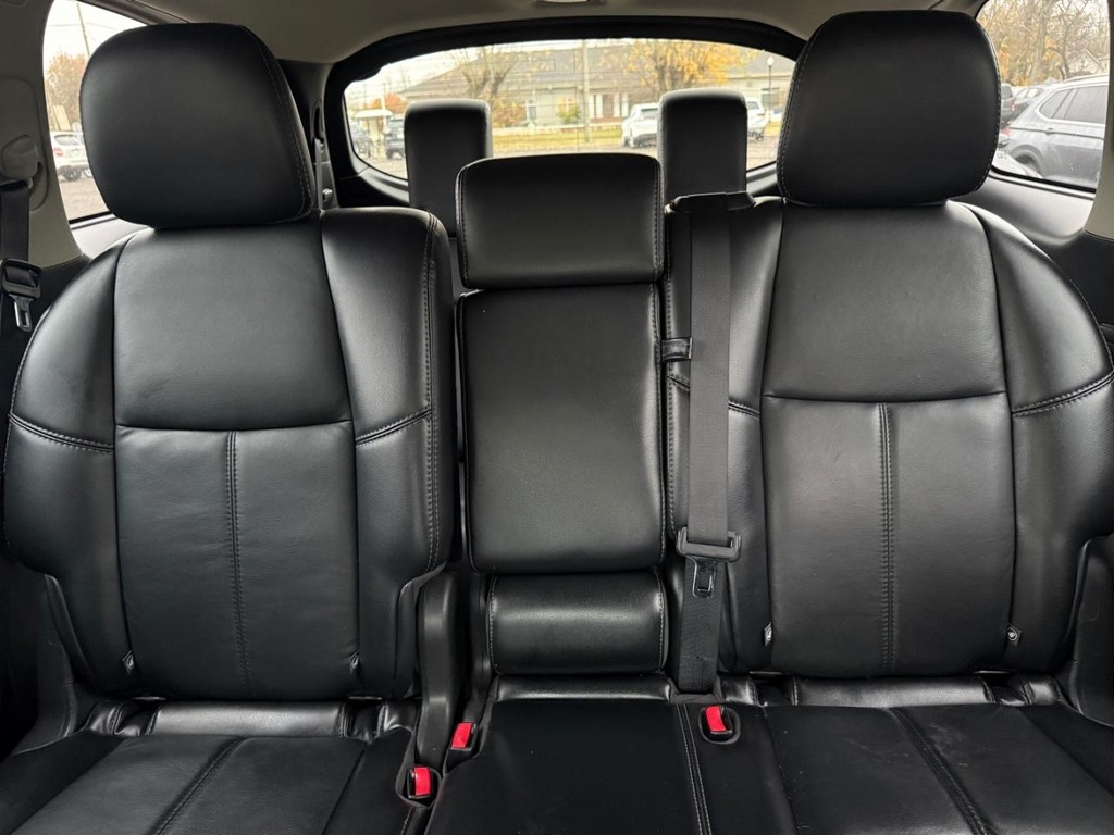 Nissan Pathfinder Vehicle Full-screen Gallery Image 09