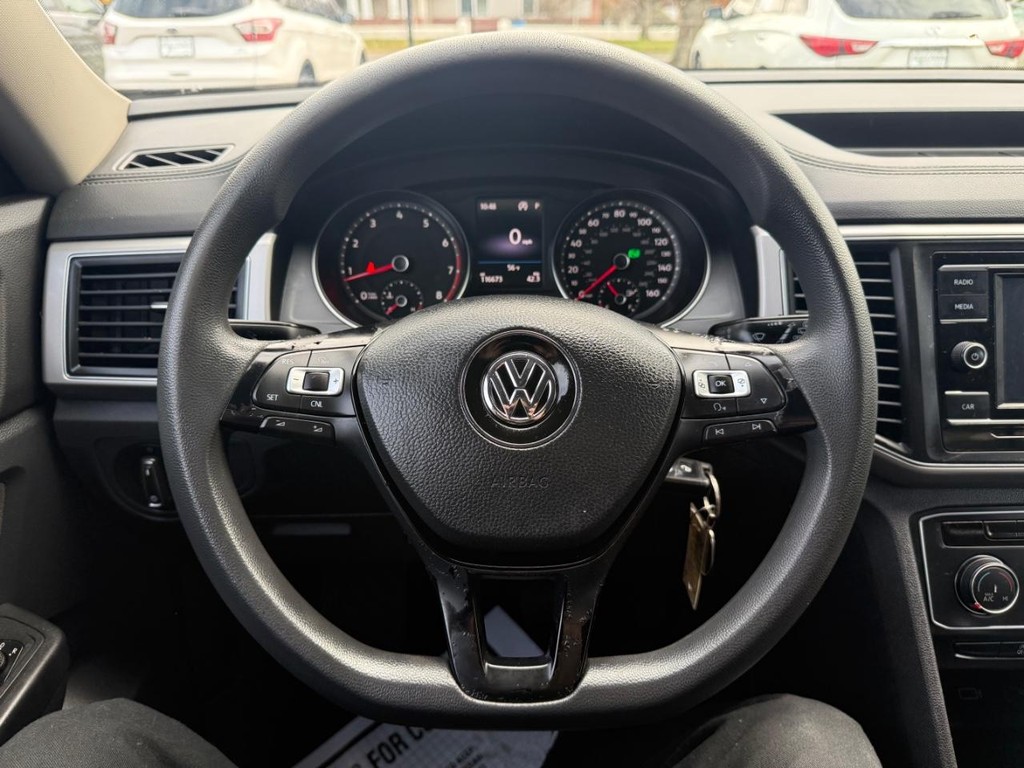 Volkswagen Atlas Vehicle Full-screen Gallery Image 10