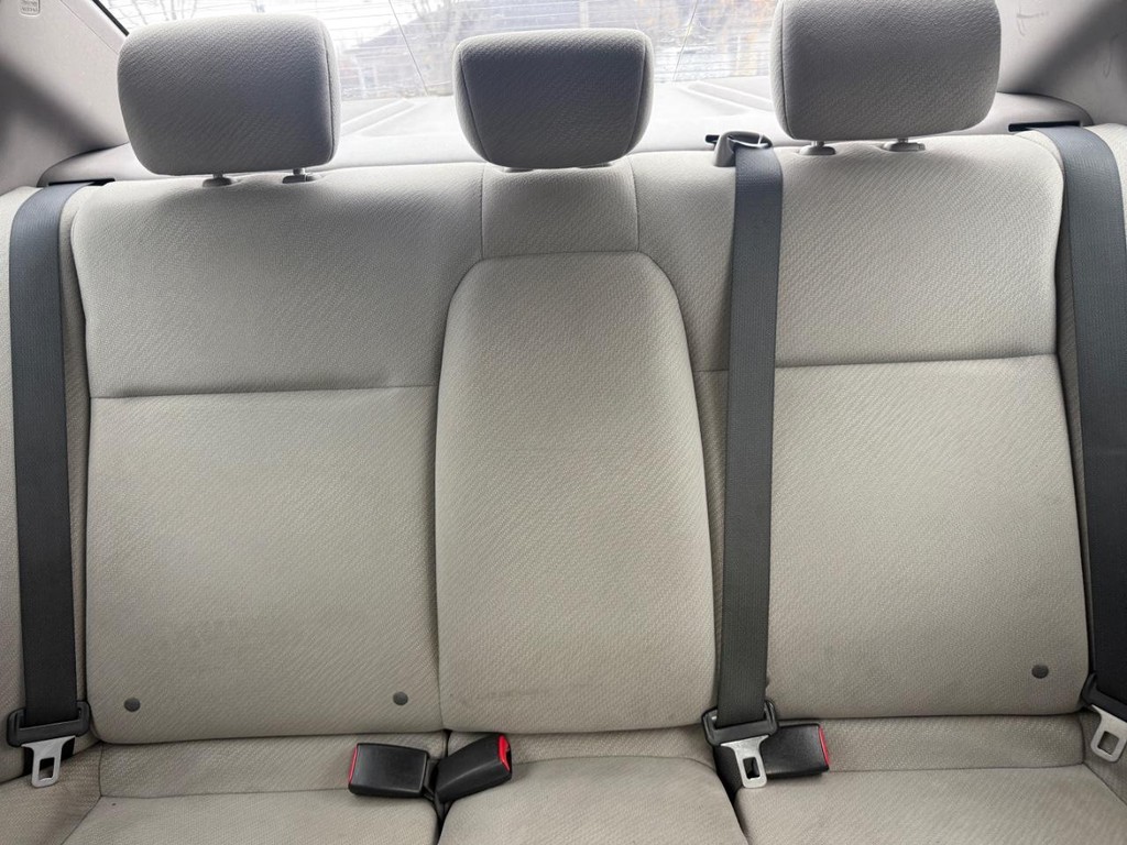 Honda Civic Sedan Vehicle Full-screen Gallery Image 08