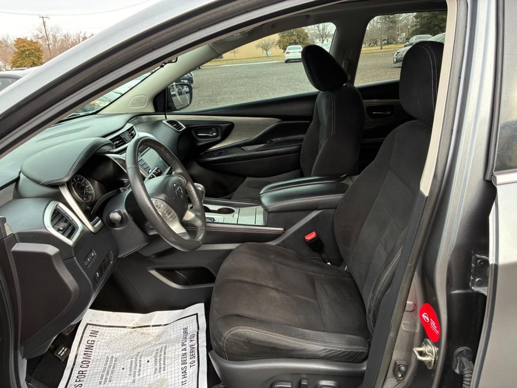 Nissan Murano Vehicle Full-screen Gallery Image 05