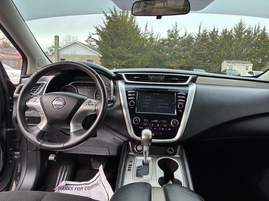 Nissan Murano Vehicle Full-screen Gallery Image 07