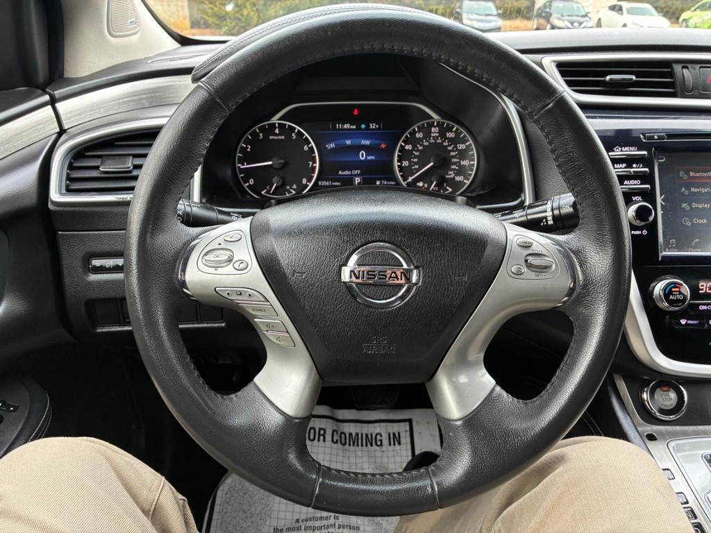 Nissan Murano Vehicle Full-screen Gallery Image 09