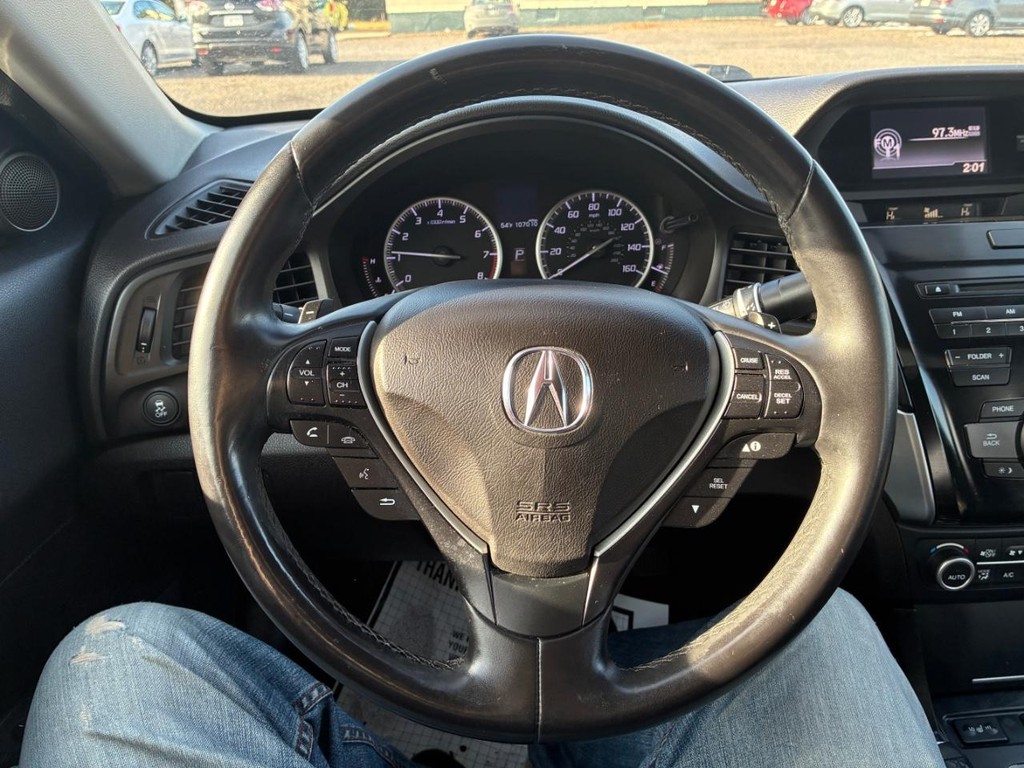 Acura ILX Vehicle Full-screen Gallery Image 09