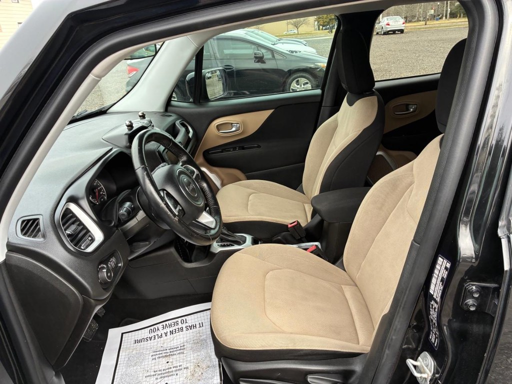 Jeep Renegade Vehicle Full-screen Gallery Image 05