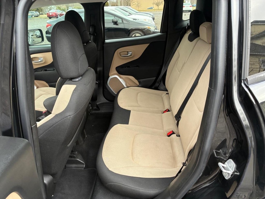 Jeep Renegade Vehicle Full-screen Gallery Image 06