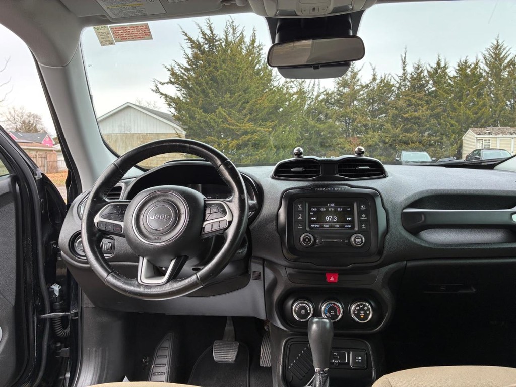 Jeep Renegade Vehicle Full-screen Gallery Image 07