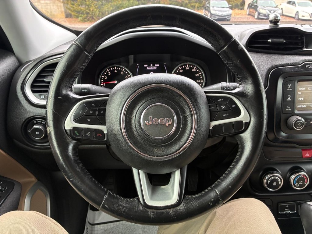 Jeep Renegade Vehicle Full-screen Gallery Image 09