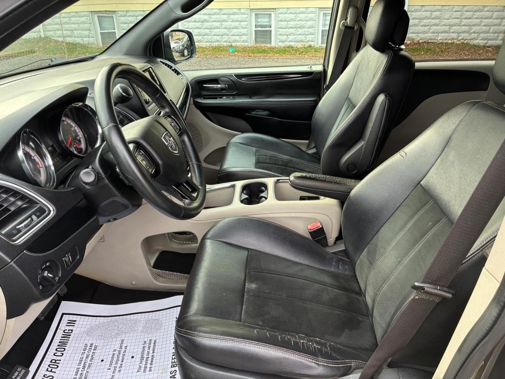 Dodge Grand Caravan Vehicle Full-screen Gallery Image 05