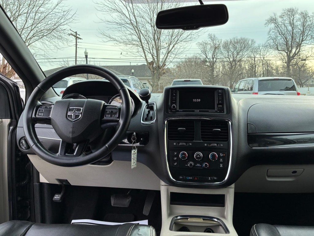 Dodge Grand Caravan Vehicle Full-screen Gallery Image 08