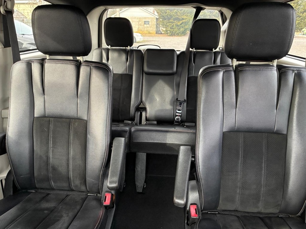 Dodge Grand Caravan Vehicle Full-screen Gallery Image 09