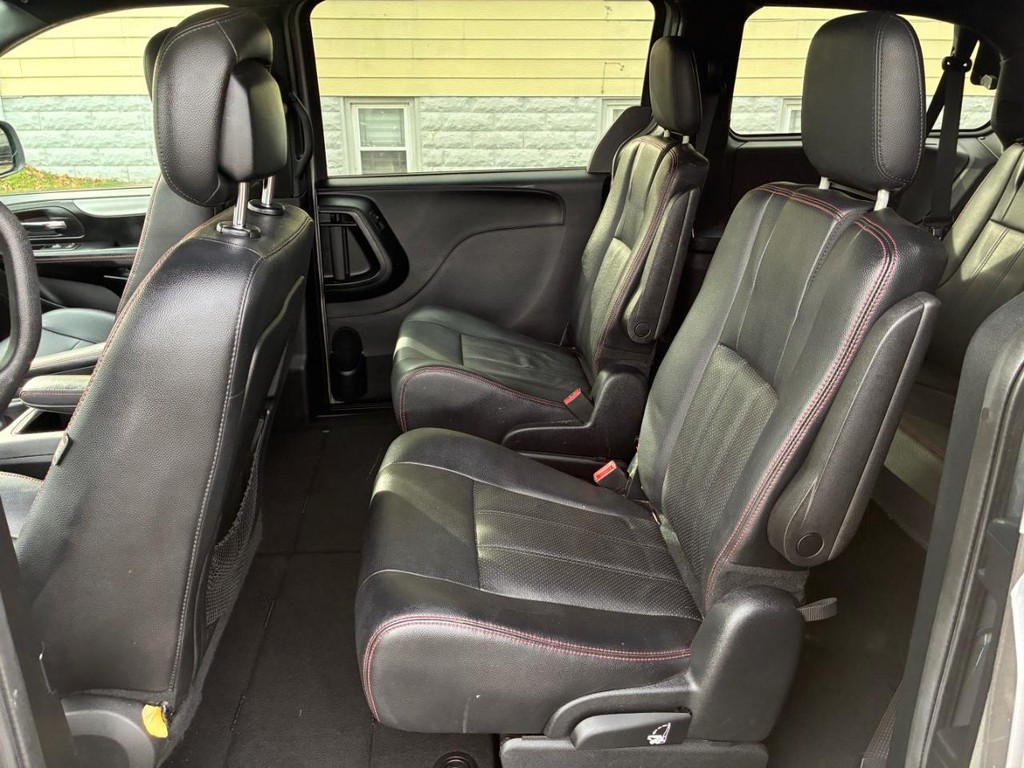 Dodge Grand Caravan Vehicle Full-screen Gallery Image 06