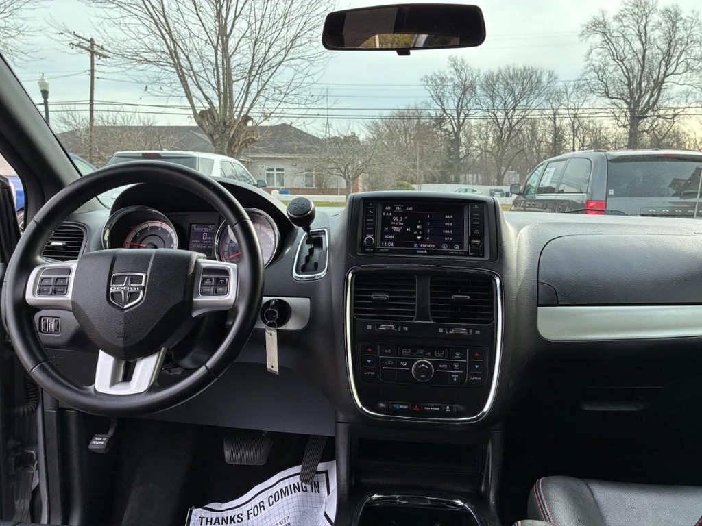 Dodge Grand Caravan Vehicle Full-screen Gallery Image 08