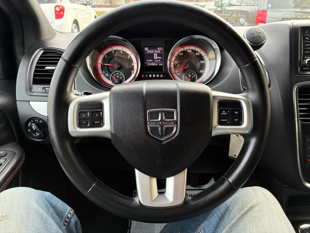 Dodge Grand Caravan Vehicle Full-screen Gallery Image 10