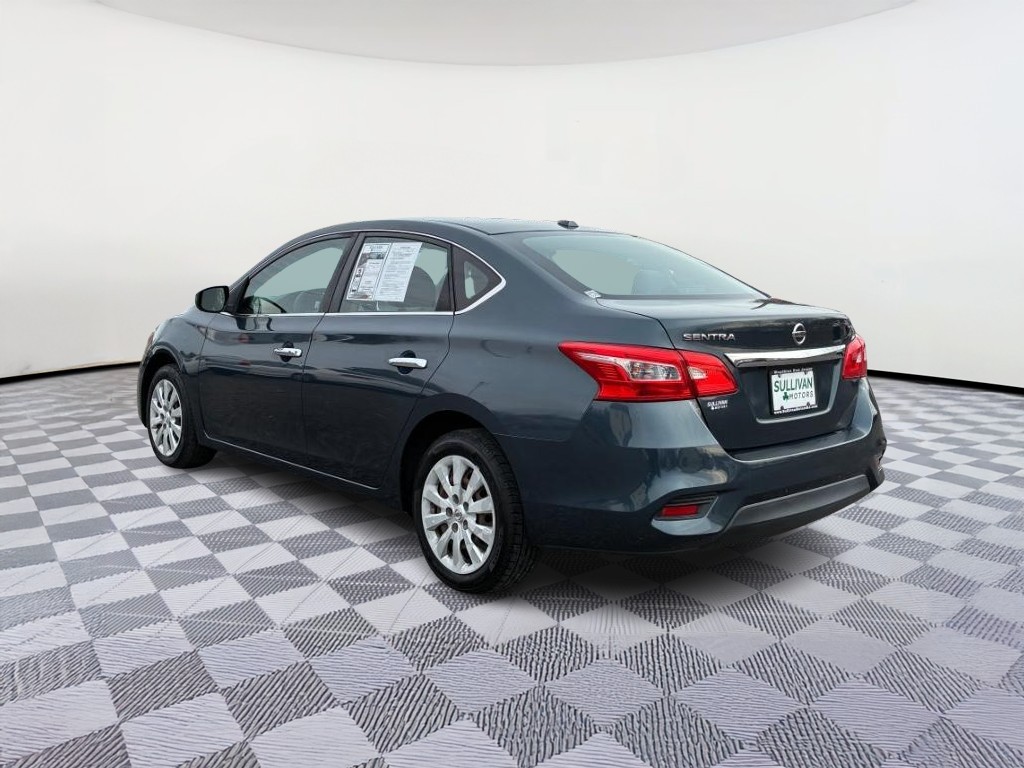 Nissan Sentra Vehicle Full-screen Gallery Image 02