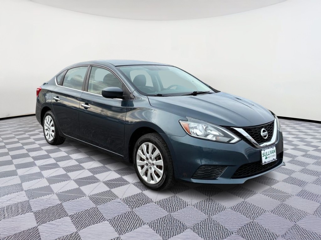 Nissan Sentra Vehicle Full-screen Gallery Image 04