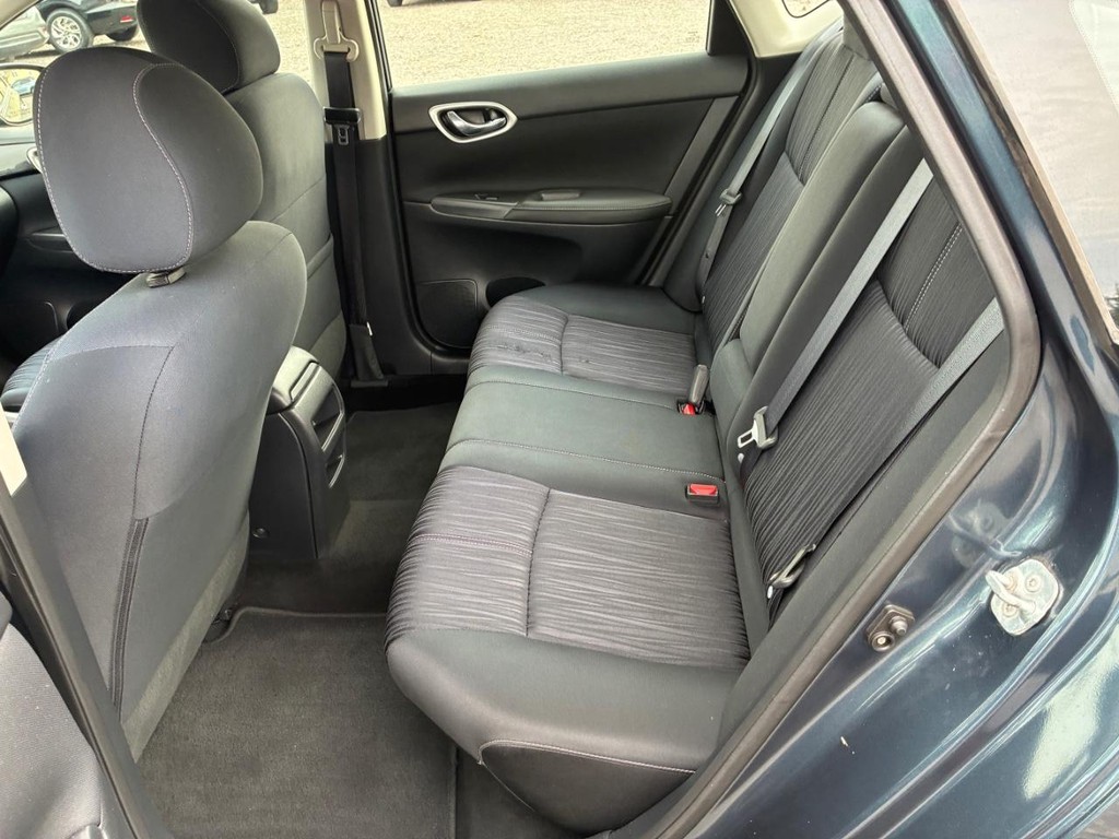 Nissan Sentra Vehicle Full-screen Gallery Image 06