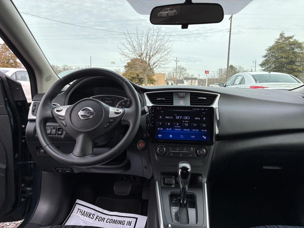 Nissan Sentra Vehicle Full-screen Gallery Image 07