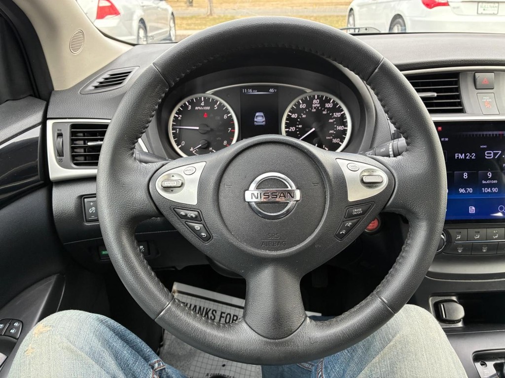 Nissan Sentra Vehicle Full-screen Gallery Image 09