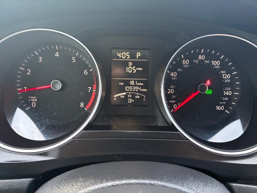 Volkswagen Jetta Vehicle Full-screen Gallery Image 10