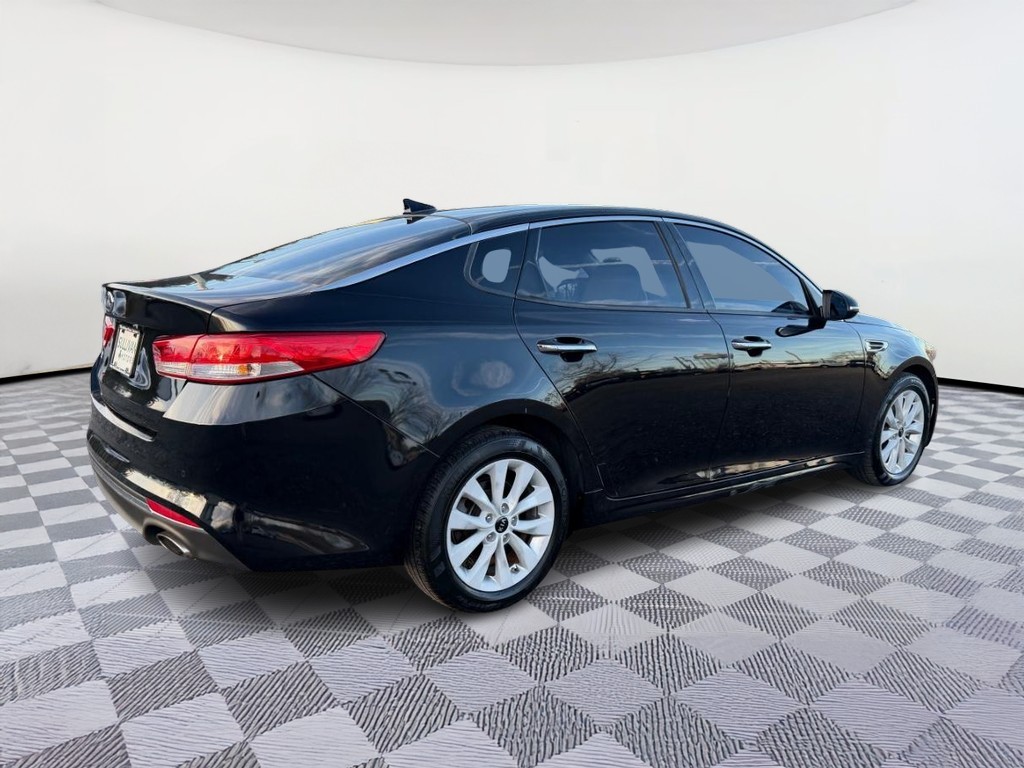 Kia Optima Vehicle Full-screen Gallery Image 03