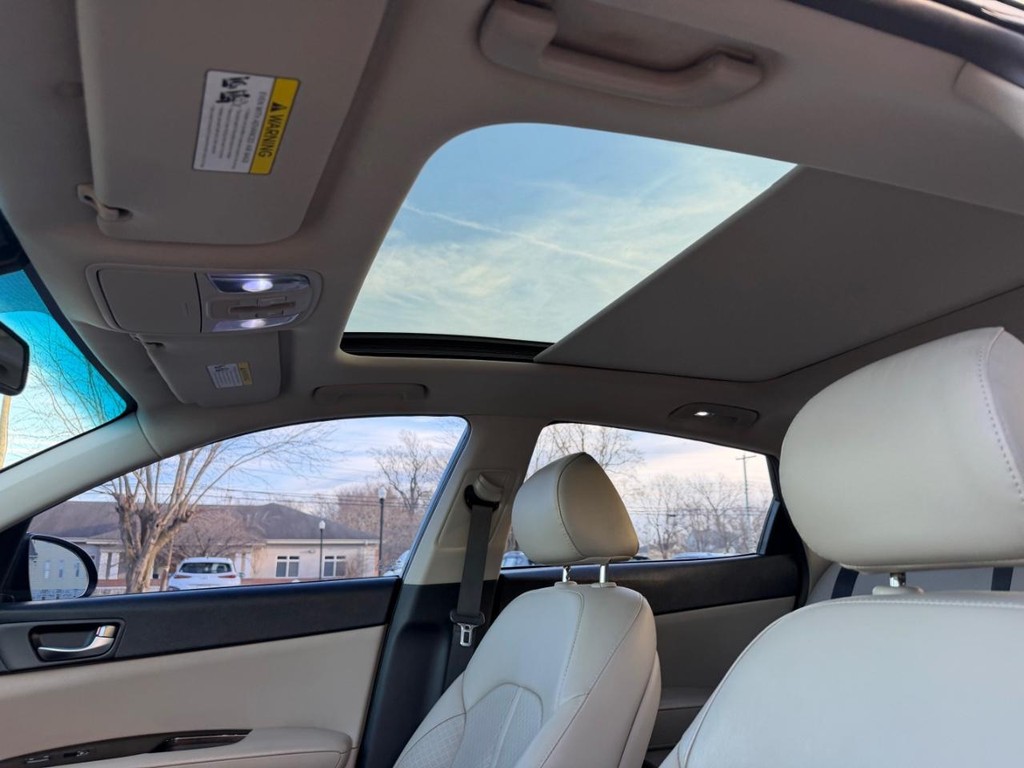 Kia Optima Vehicle Full-screen Gallery Image 08