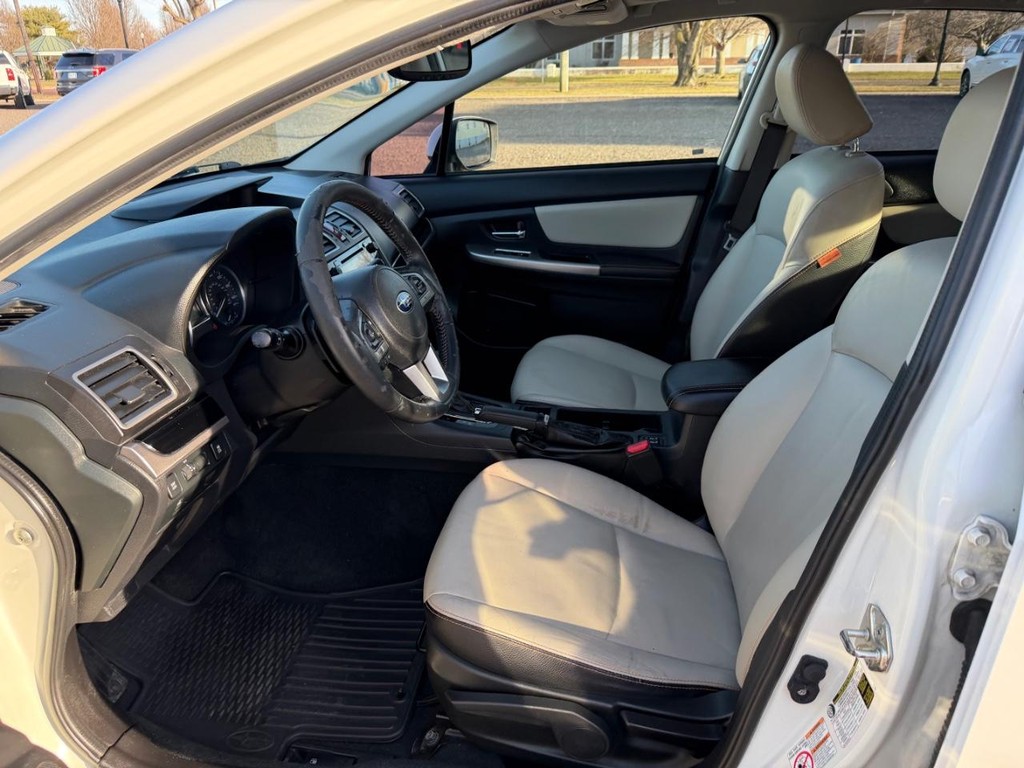 Subaru Crosstrek Vehicle Full-screen Gallery Image 05