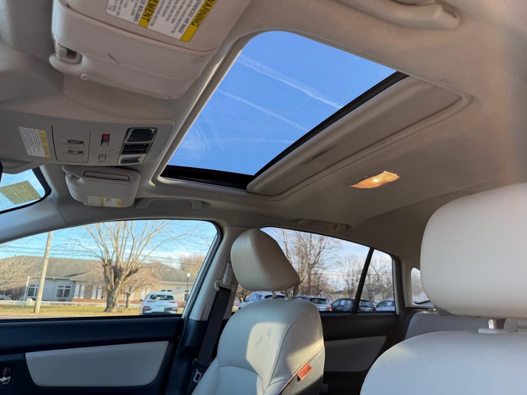 Subaru Crosstrek Vehicle Full-screen Gallery Image 08