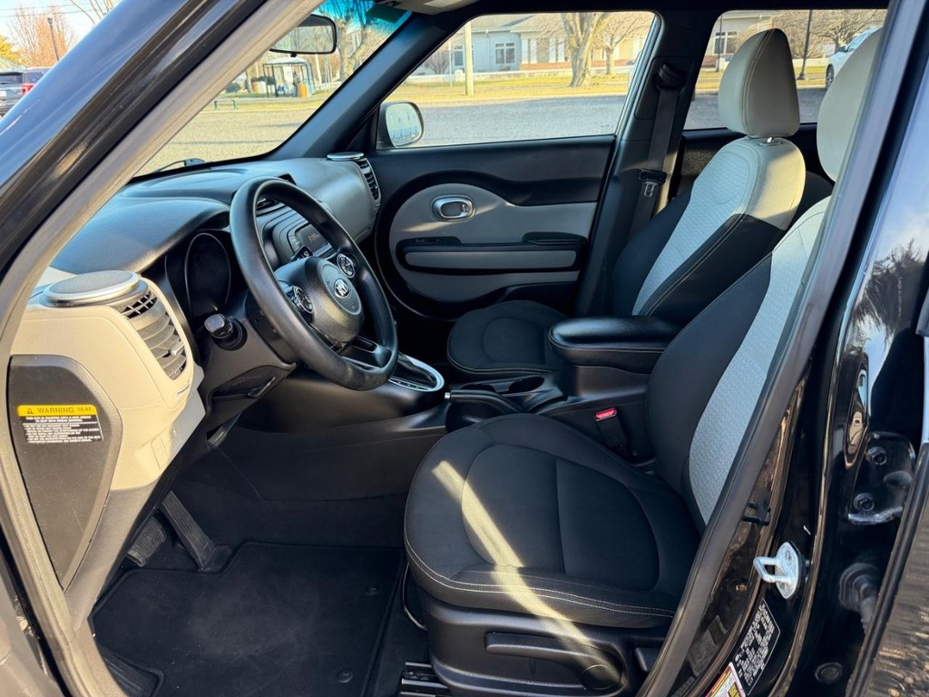 Kia Soul Vehicle Full-screen Gallery Image 05