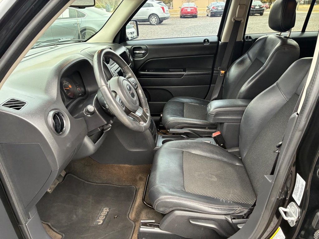 Jeep Patriot Vehicle Full-screen Gallery Image 05