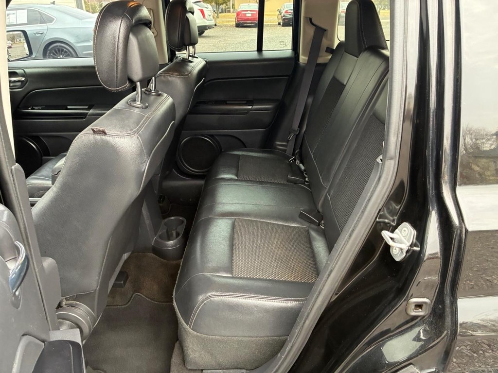 Jeep Patriot Vehicle Full-screen Gallery Image 06