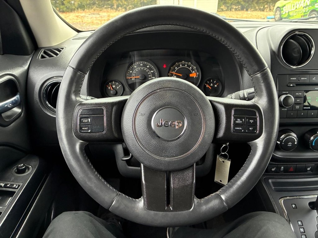 Jeep Patriot Vehicle Full-screen Gallery Image 09