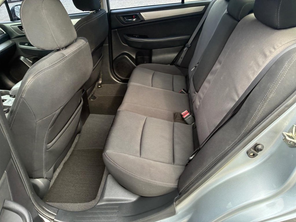 Subaru Legacy Vehicle Full-screen Gallery Image 06