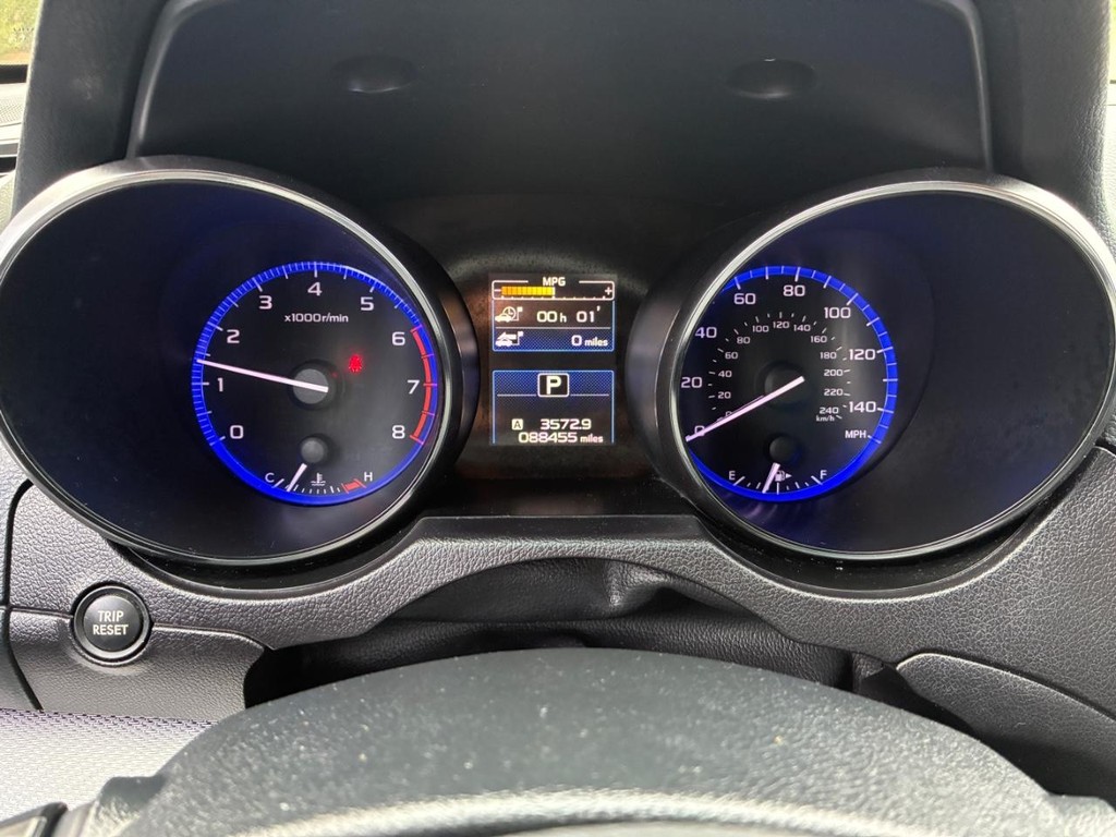 Subaru Legacy Vehicle Full-screen Gallery Image 10