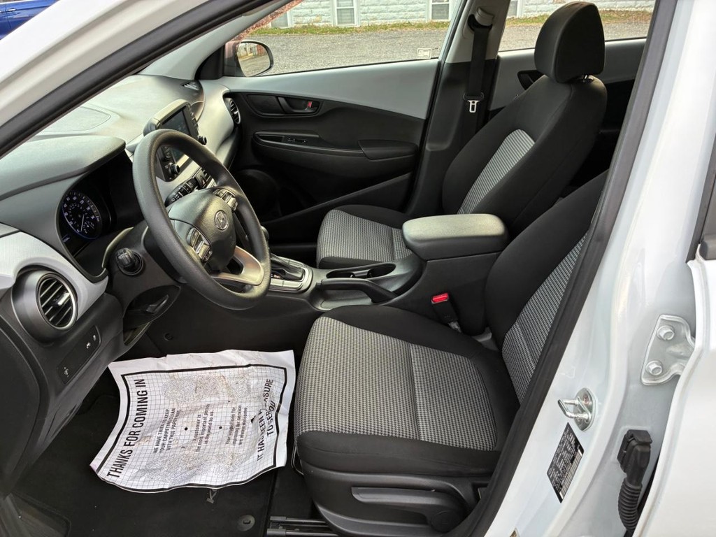 Hyundai Kona Vehicle Full-screen Gallery Image 05