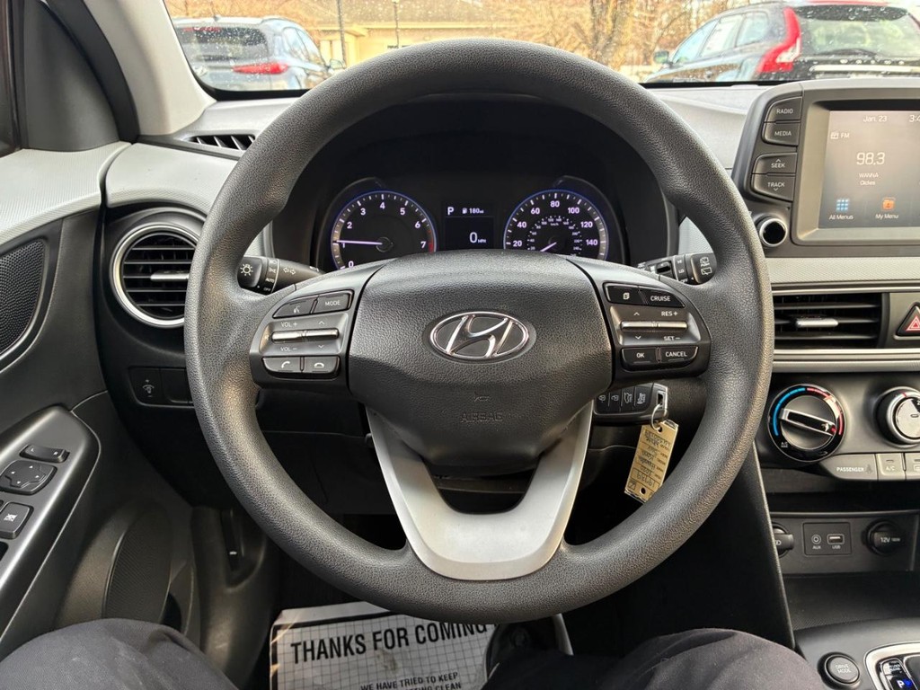 Hyundai Kona Vehicle Full-screen Gallery Image 09