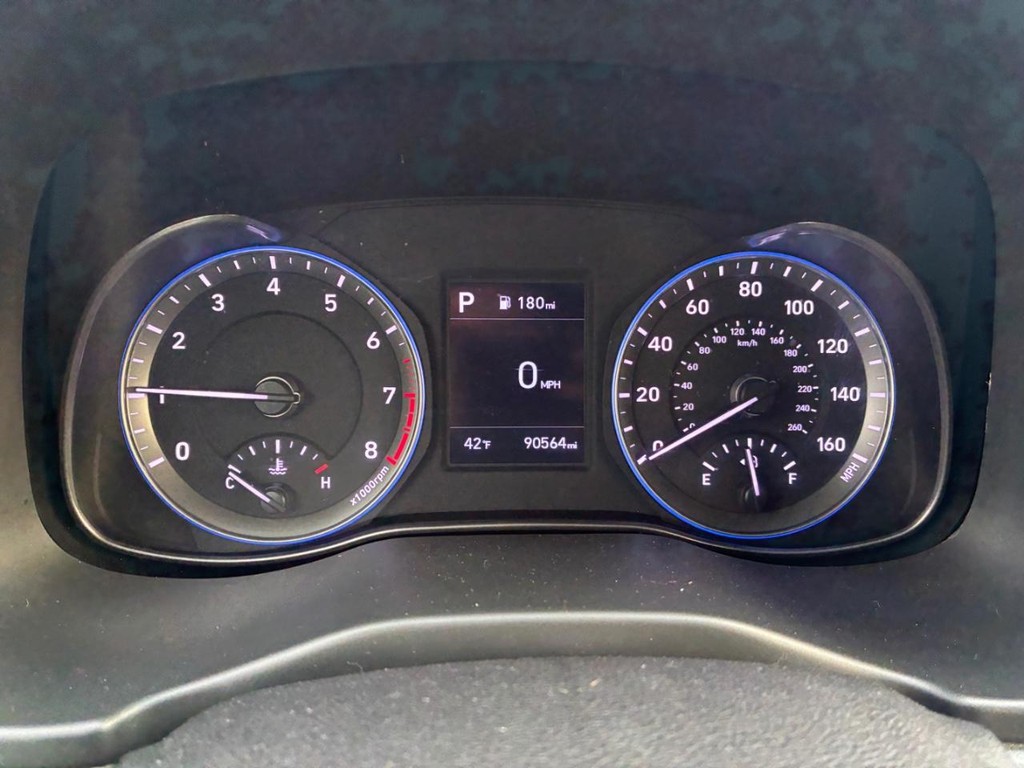 Hyundai Kona Vehicle Full-screen Gallery Image 10