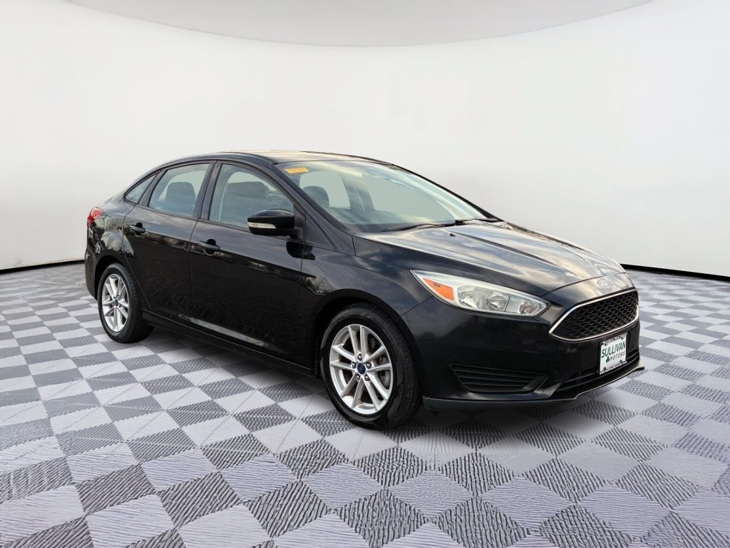 Ford Focus Sedan Vehicle Full-screen Gallery Image 04