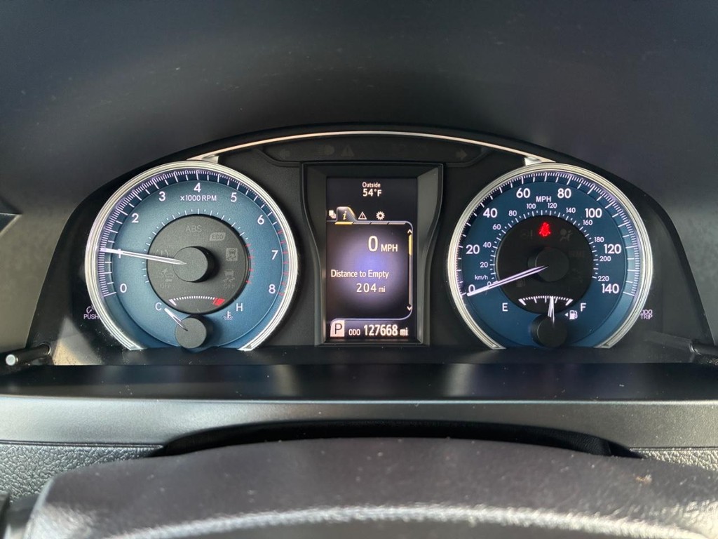 Toyota Camry Vehicle Full-screen Gallery Image 10