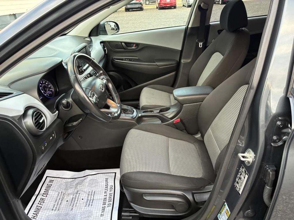 Hyundai Kona Vehicle Full-screen Gallery Image 05