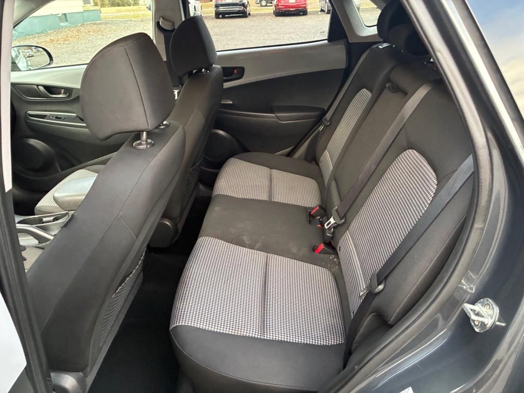 Hyundai Kona Vehicle Full-screen Gallery Image 06