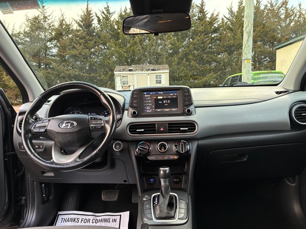Hyundai Kona Vehicle Full-screen Gallery Image 07