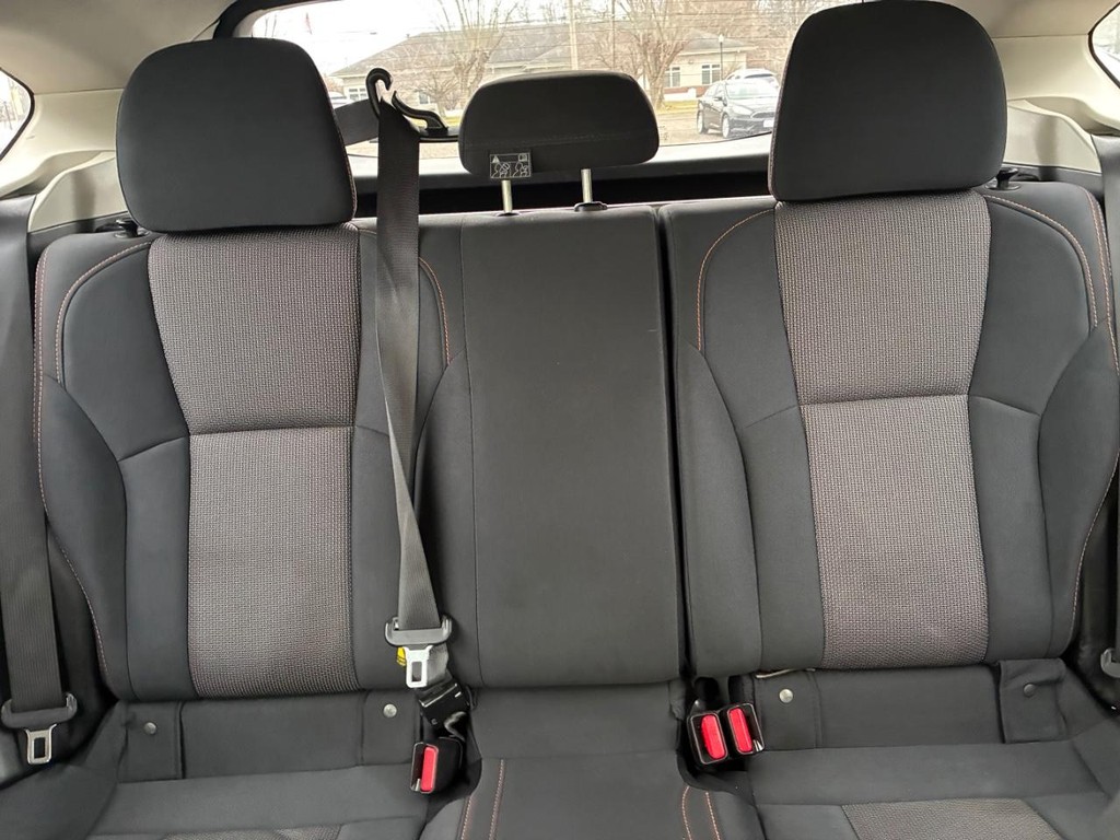 Subaru Crosstrek Vehicle Full-screen Gallery Image 08