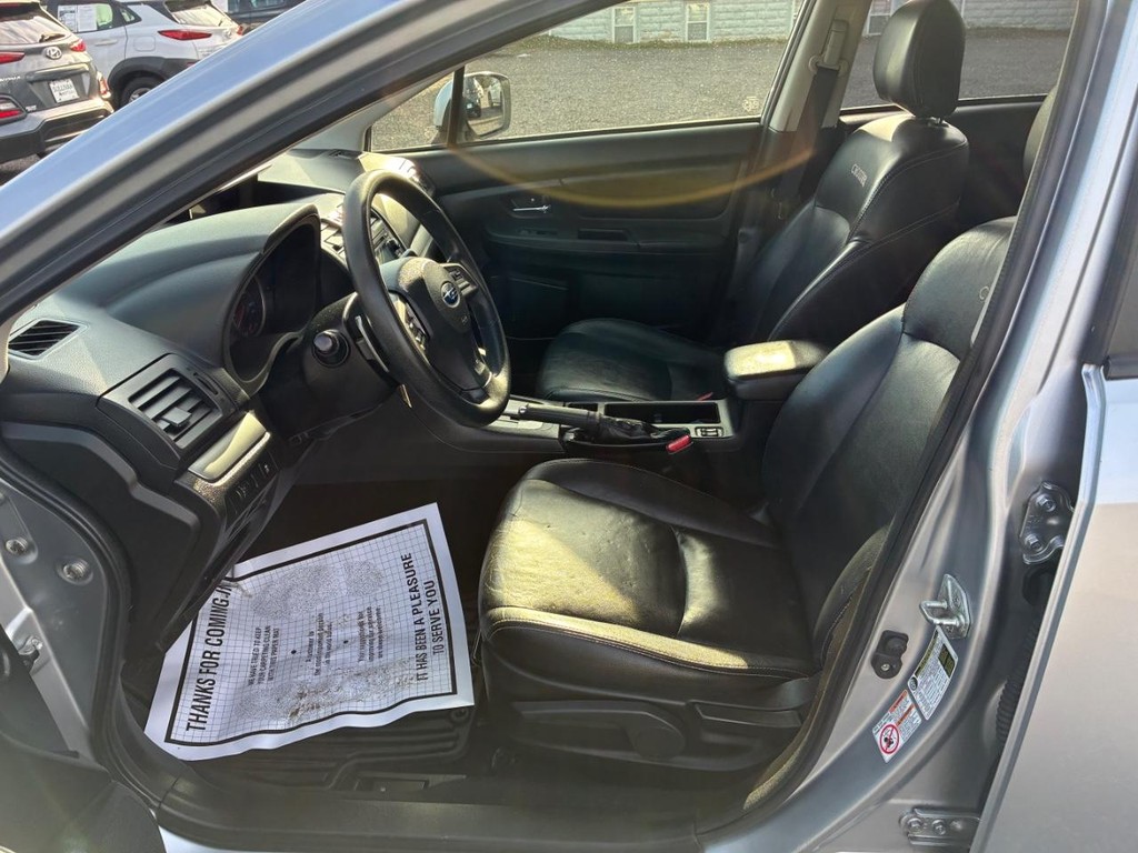 Subaru XV Crosstrek Vehicle Full-screen Gallery Image 05