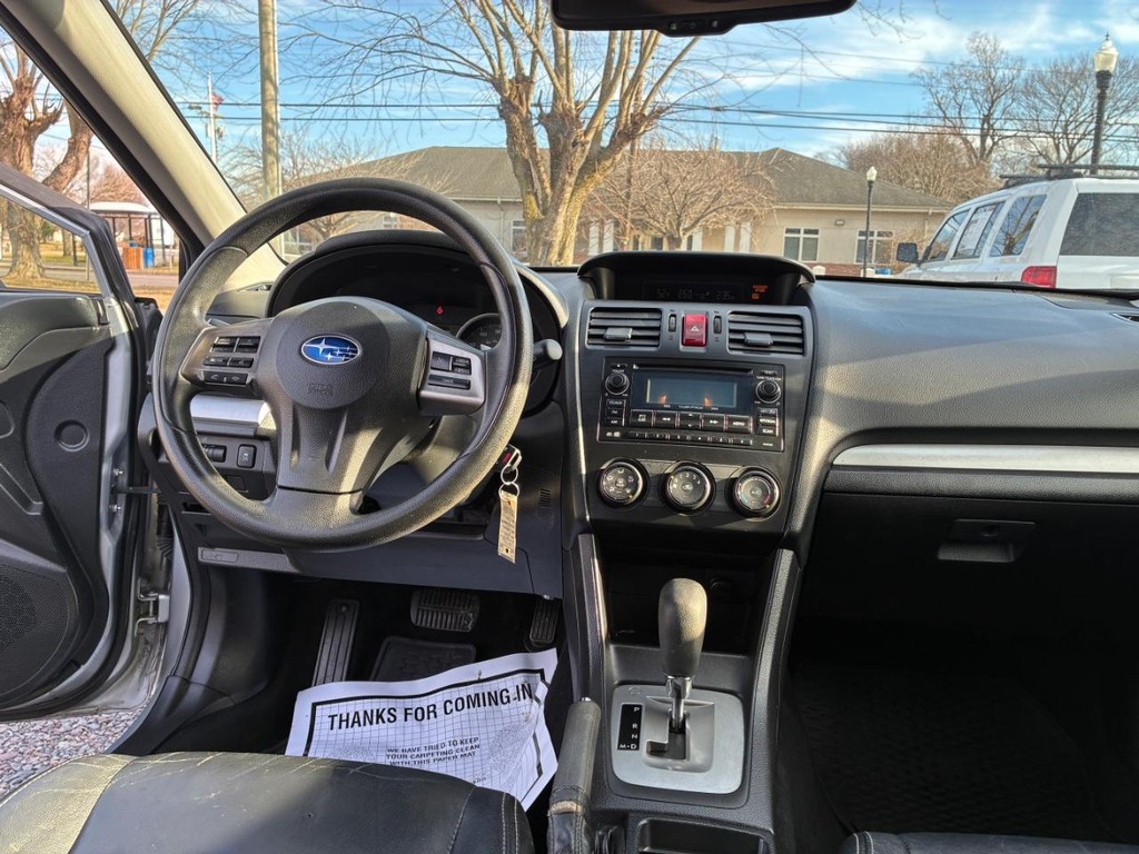 Subaru XV Crosstrek Vehicle Full-screen Gallery Image 07