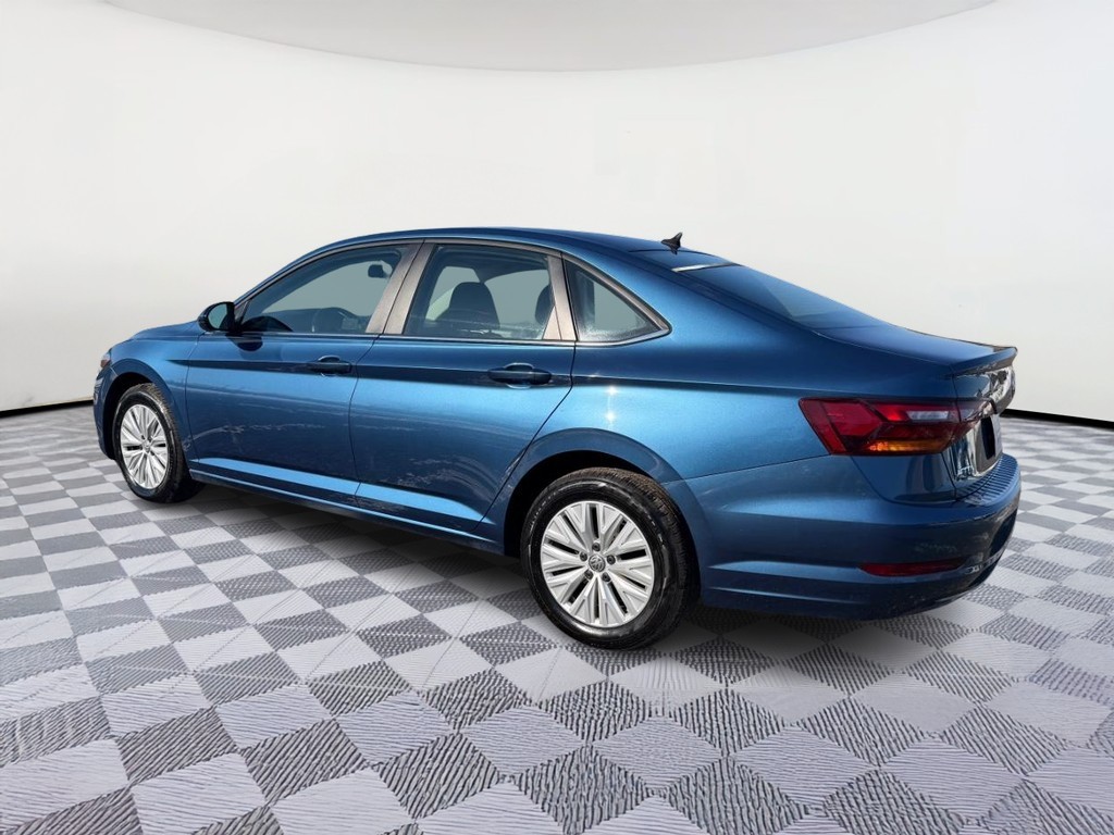 Volkswagen Jetta Vehicle Full-screen Gallery Image 02