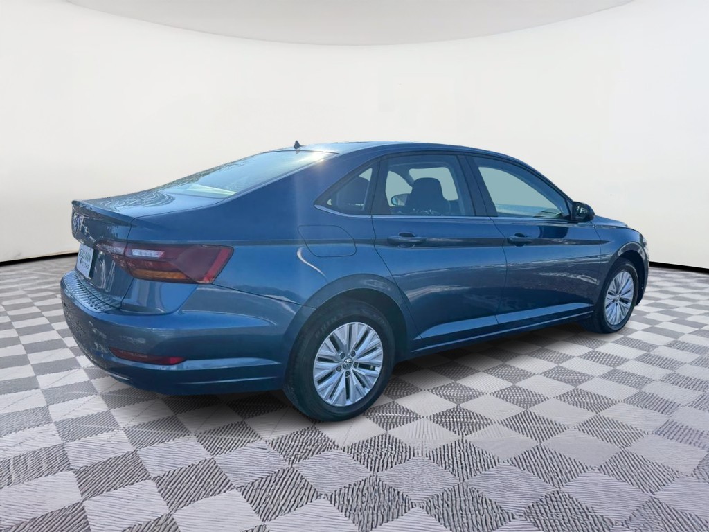 Volkswagen Jetta Vehicle Full-screen Gallery Image 03