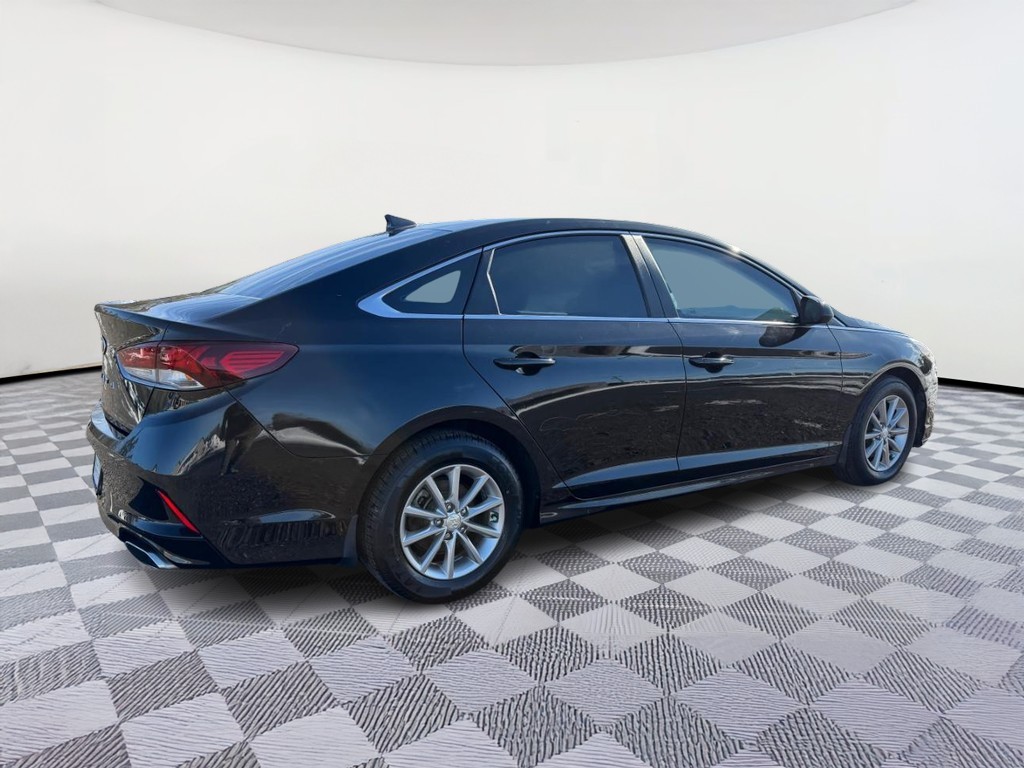 Hyundai Sonata Vehicle Full-screen Gallery Image 03