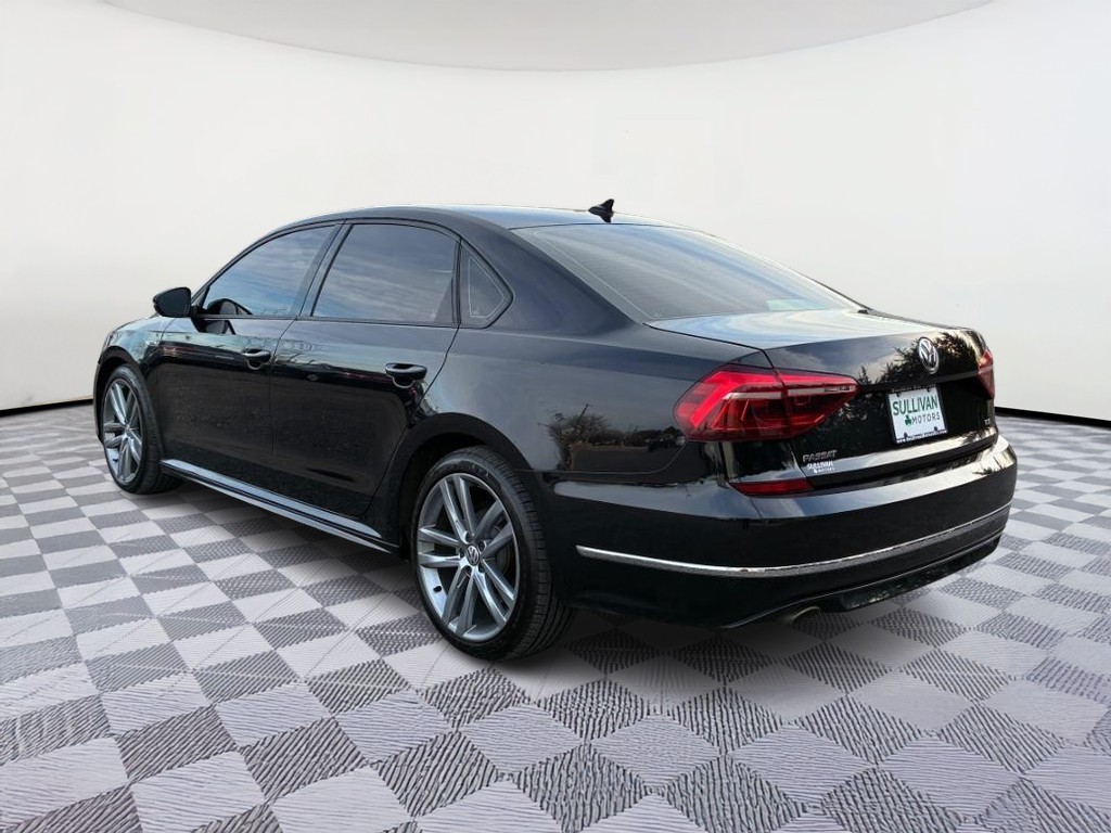 Volkswagen Passat Vehicle Full-screen Gallery Image 02